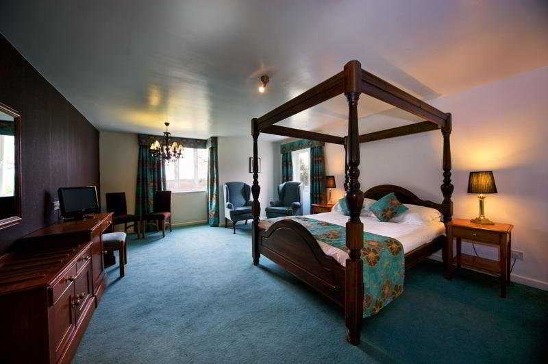 Wild Boar Hotel Beeston  Bagian luar foto