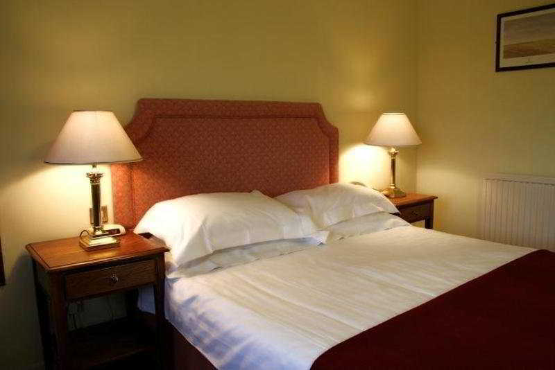 Wild Boar Hotel Beeston  Bagian luar foto